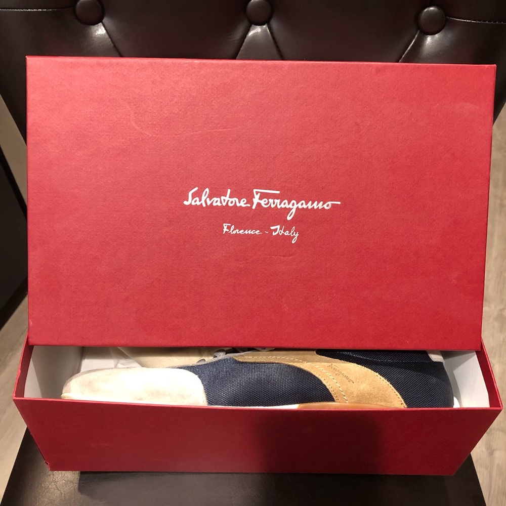 BARELY WORN - LIKE NEW - SALVATORE FERRAGAMO SHOES